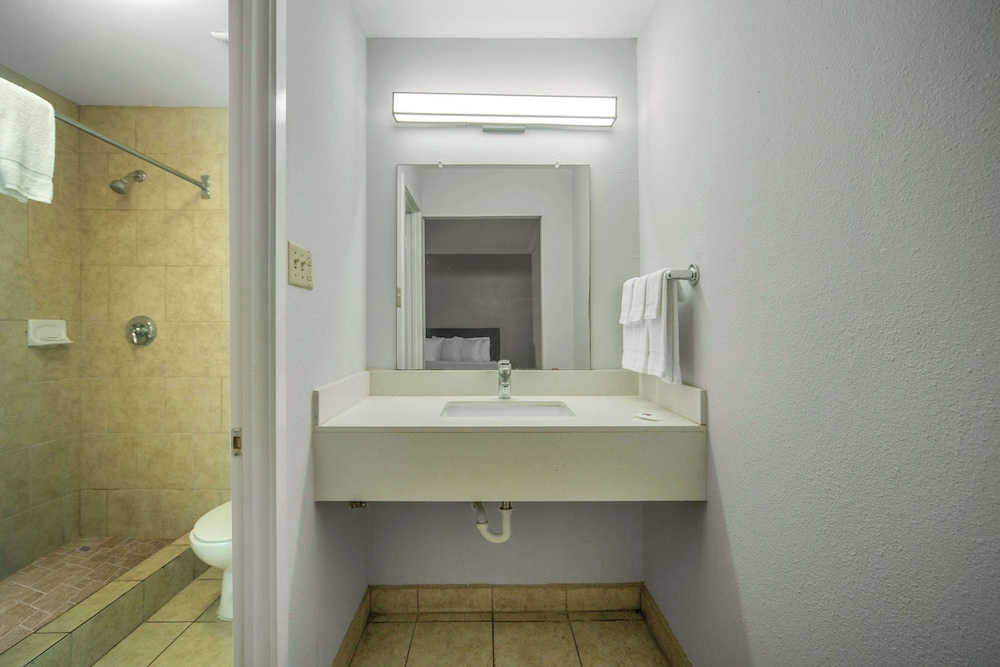 Motel 6 San Antonio TX I 35 North Corridor - photo 30