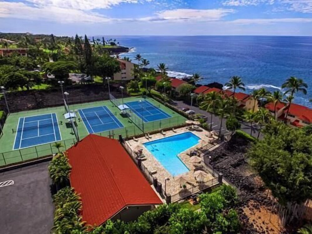 Keauhou Kona Surf & Racquet Club 2103 — 4-Star Luxury Hotel in Kailua-Kona, United States