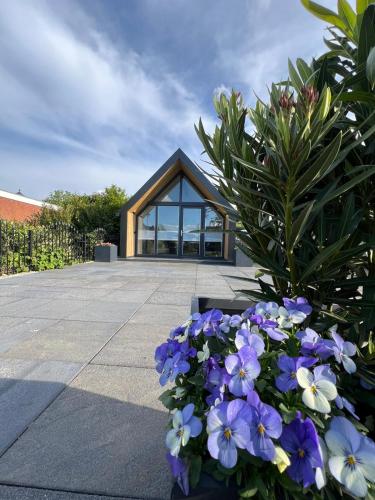 Het Eiland - carbon neutral hotel in Delfzijl