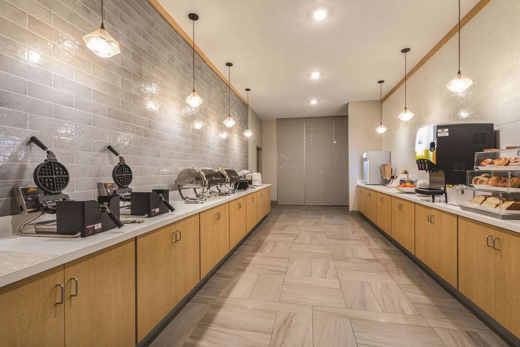 La Quinta Inn & Suites by Wyndham South Jordan - photo 32