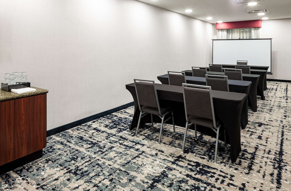Homewood Suites by Hilton Gainesville - photo 39