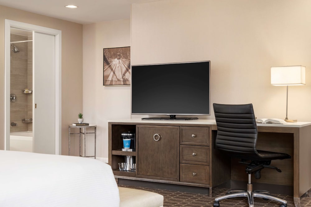 Hilton New Orleans St. Charles Avenue - photo 8