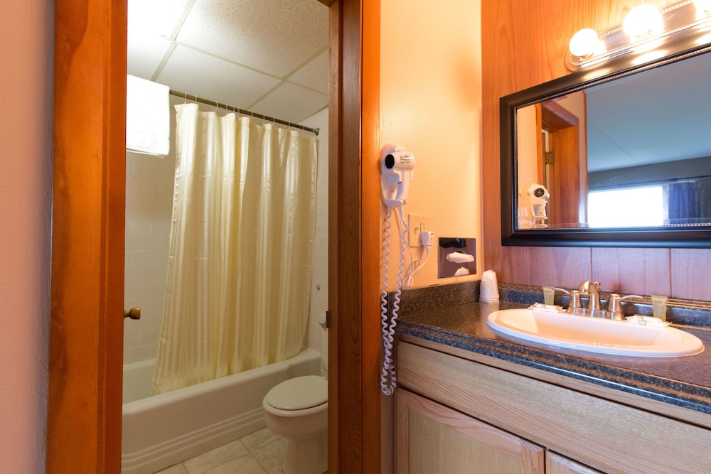 Half Moon Motel & Cottages - photo 47
