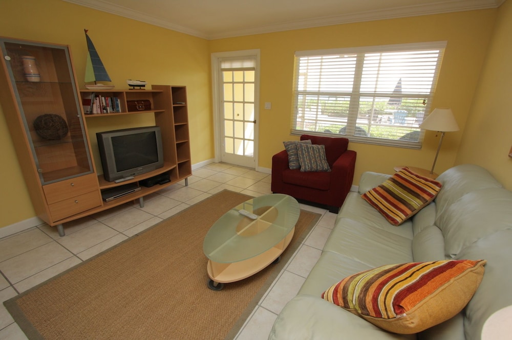 Outrigger Resort by RVA - photo 11