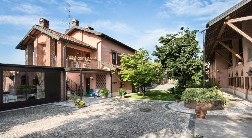 San Giacomo Horses & Agriturismo — 4-Star Luxury Hotel in Arluno, Italy