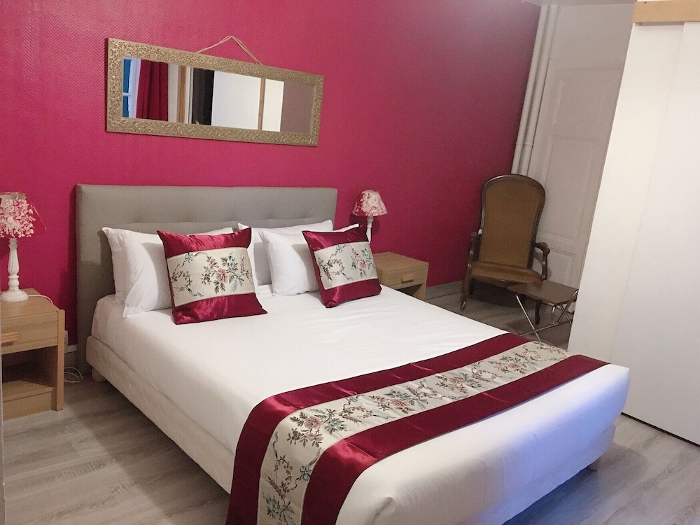 Hostellerie des Voyageurs - carbon neutral hotel in Bonson