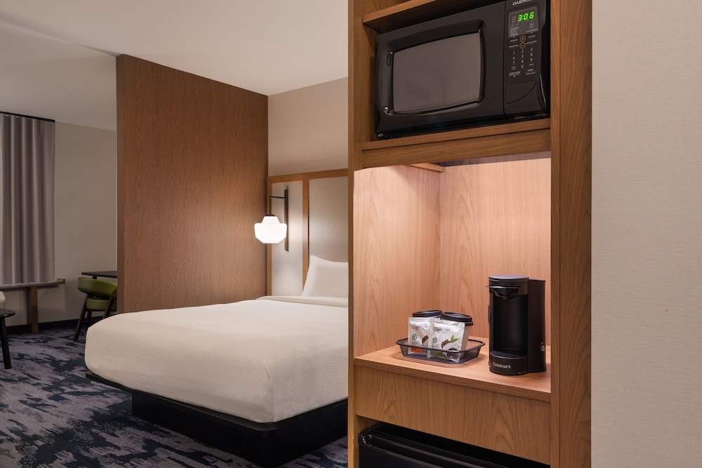Fairfield Inn & Suites by Marriott Cleveland Tiedeman Road - photo 11