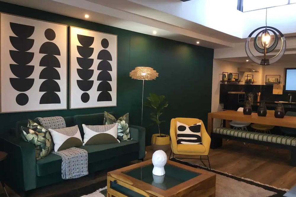 Stylish 2 Bedroom Apartment in Cape Town With Stunning Views — 4-Star Luxury Hotel in Cape Town, South Africa