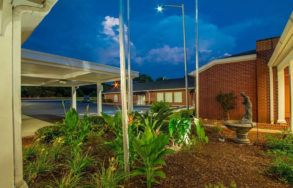Winton Inn & Suites - photo 24