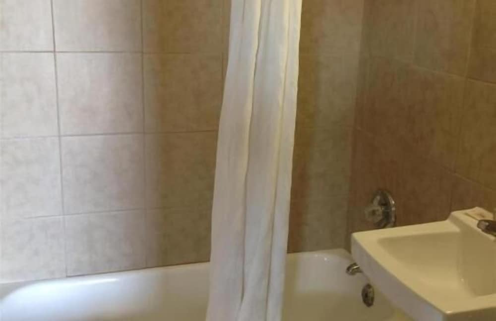 Stadium View Inn - photo 12