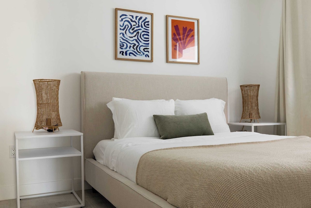 Avalon Buyout by AvantStay Mins to Gaslamp Rooftop w BBQ Sleeps 24 - photo 8