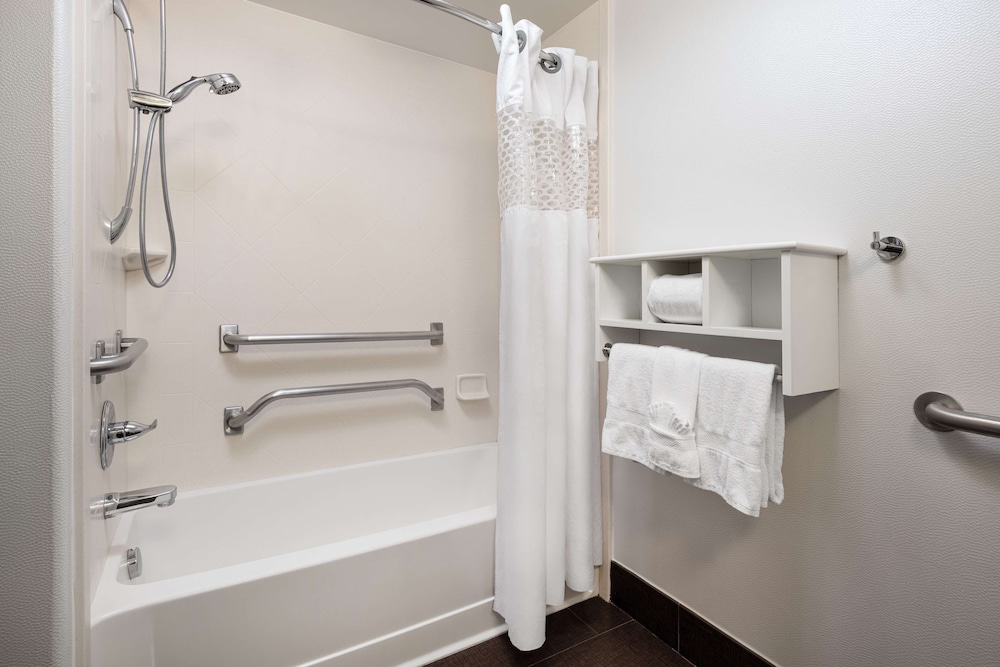 Hampton Inn Loveland - photo 16