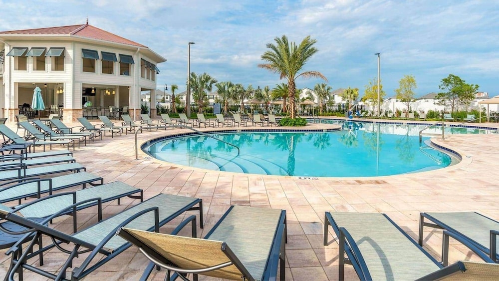Bright & Airy 5BR Resort Home with Pool - photo 43