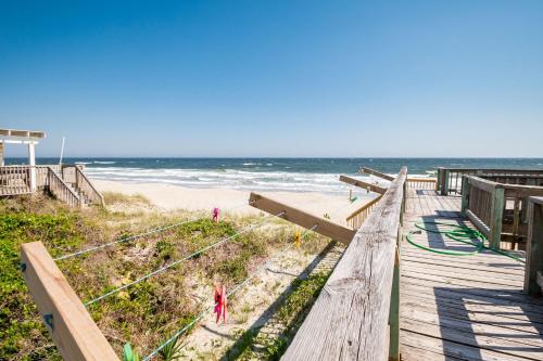 Beach Barracks by Oak Island Accommodations - photo 12