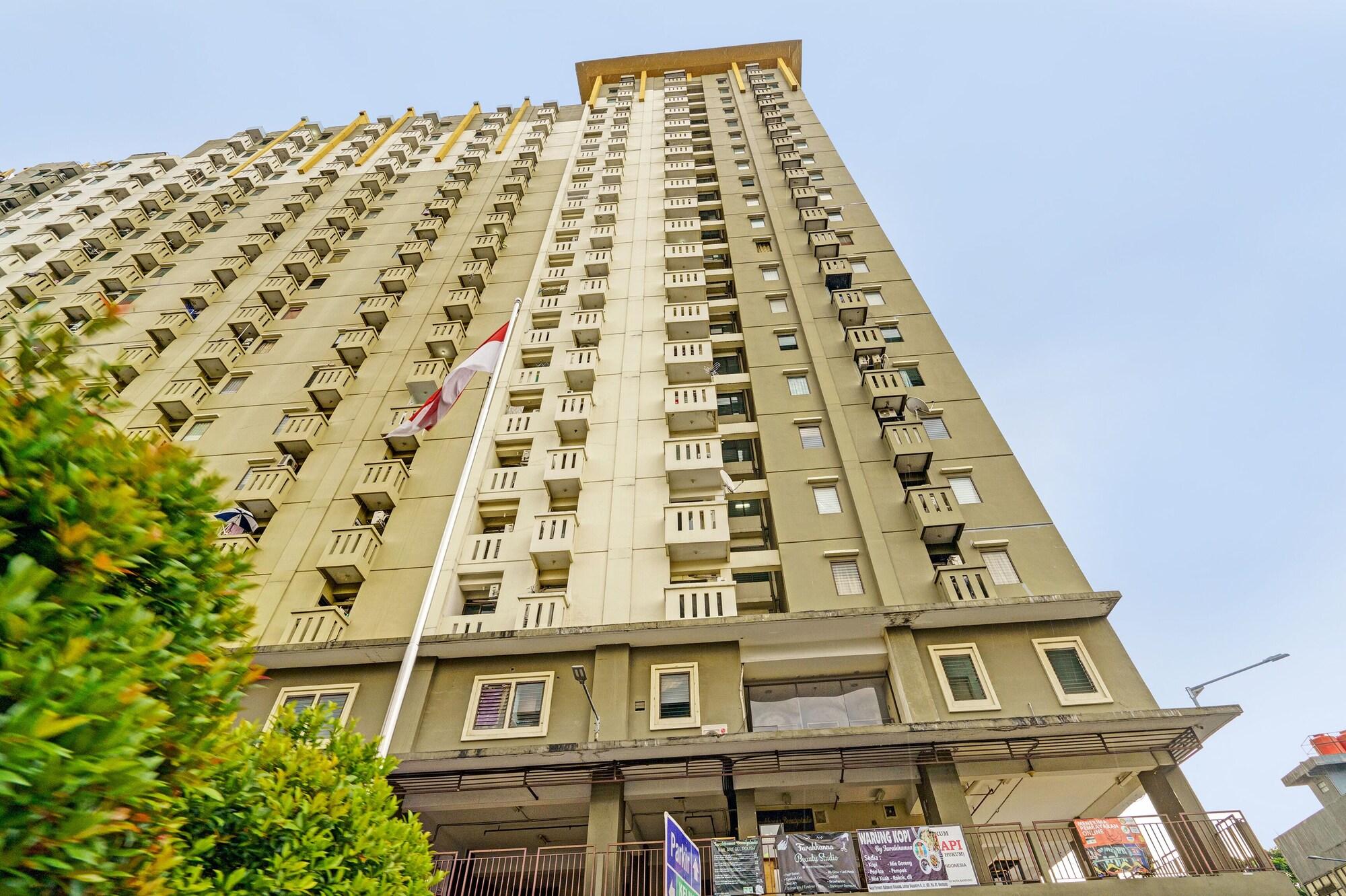 OYO Life 93030 Apartement Gateway Cicad