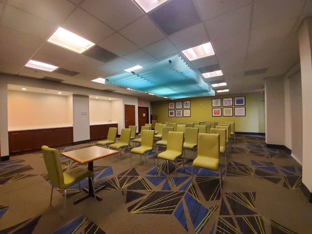 Holiday Inn Express & Suites Miami Hialeah by IHG - photo 52
