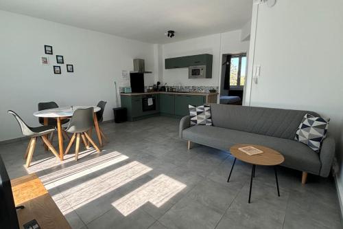 Proche Gare T2 Tout Equipe in Arras, France