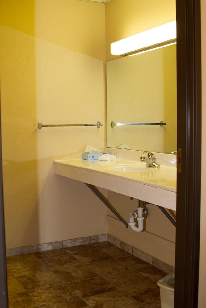 Cottonwood Inn - photo 18