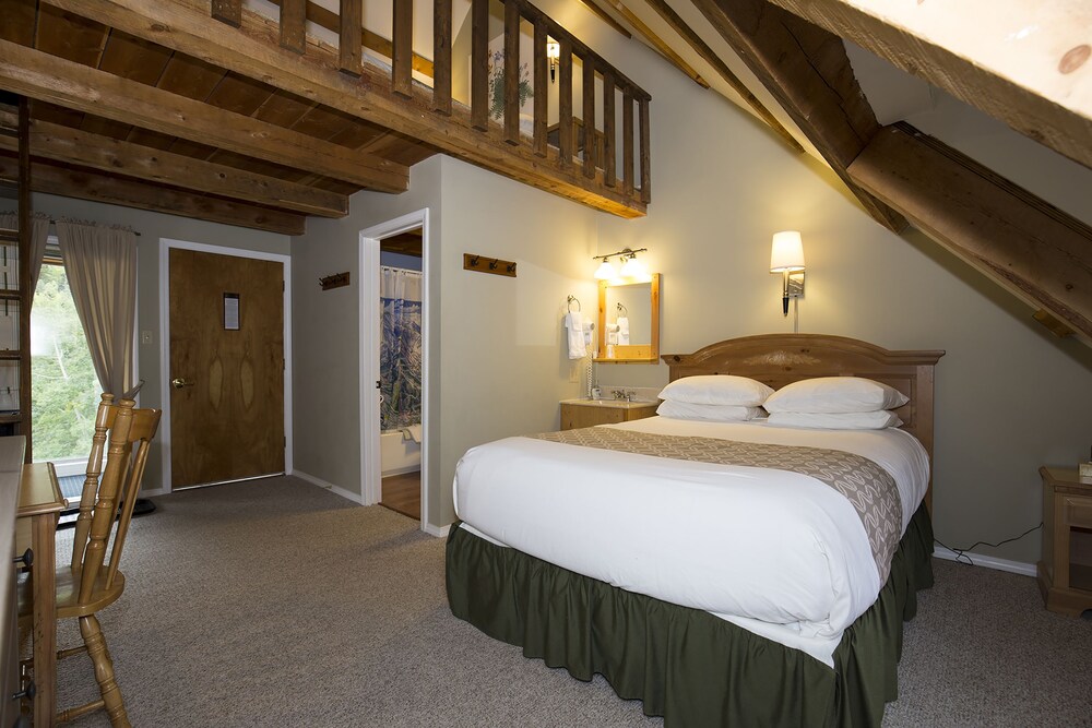Columbine Inn & Conference Center - photo 4