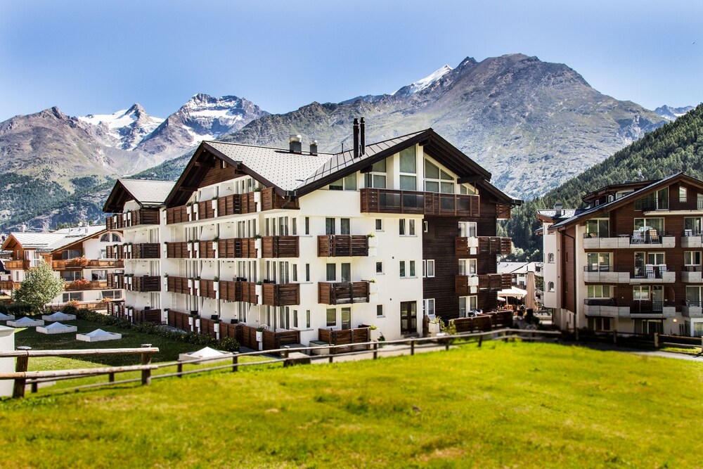 Saaserhof Apartments — 4-Star Luxury Hotel in Saas-Fee, Switzerland