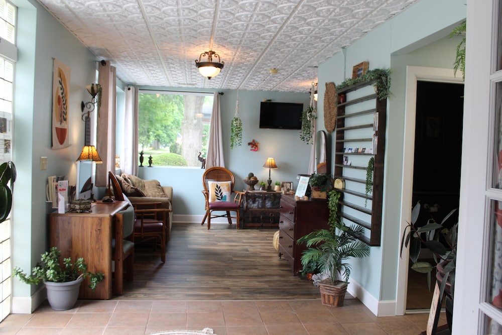 Monroe Street Suites - photo 2