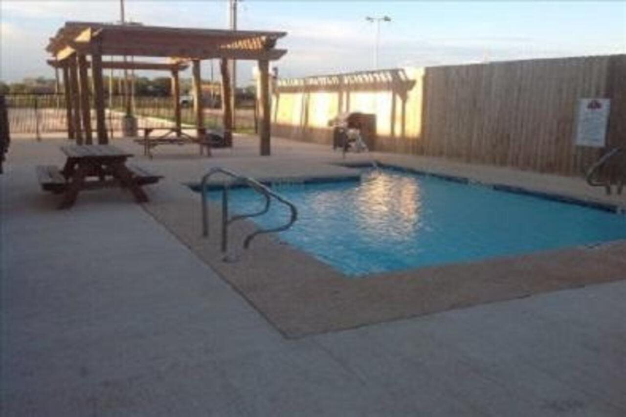 PetroStay Inn & Suites Cotulla - photo 9