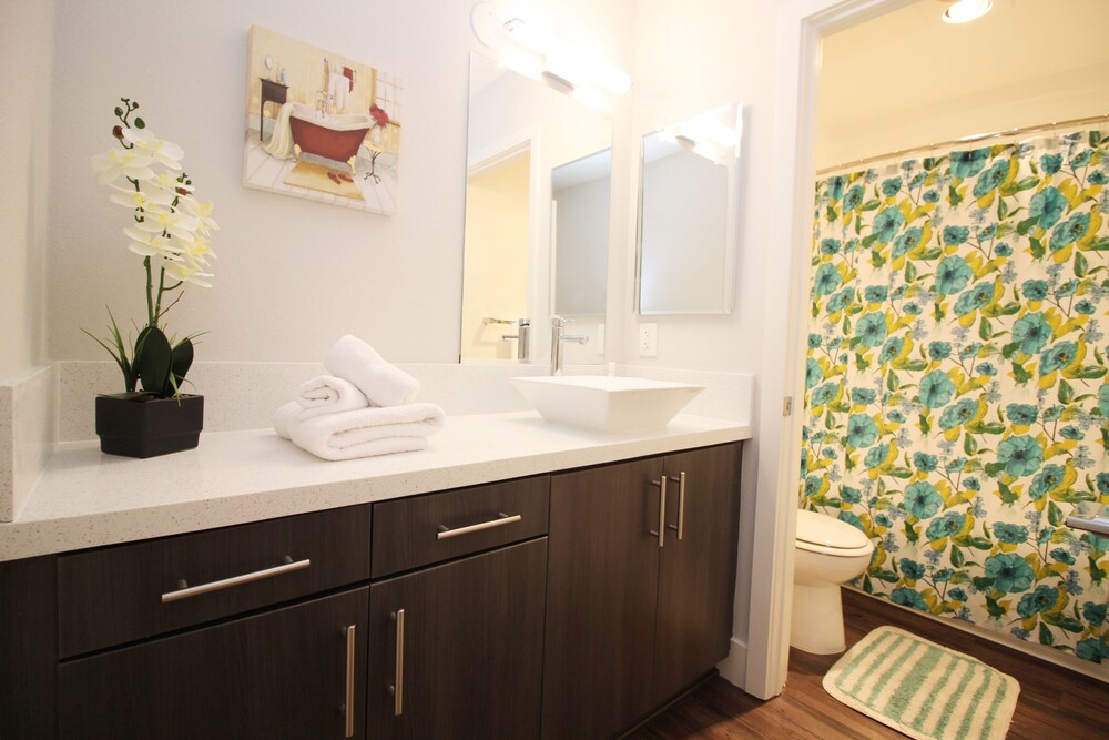 La Westwood Deluxe Suites - photo 24