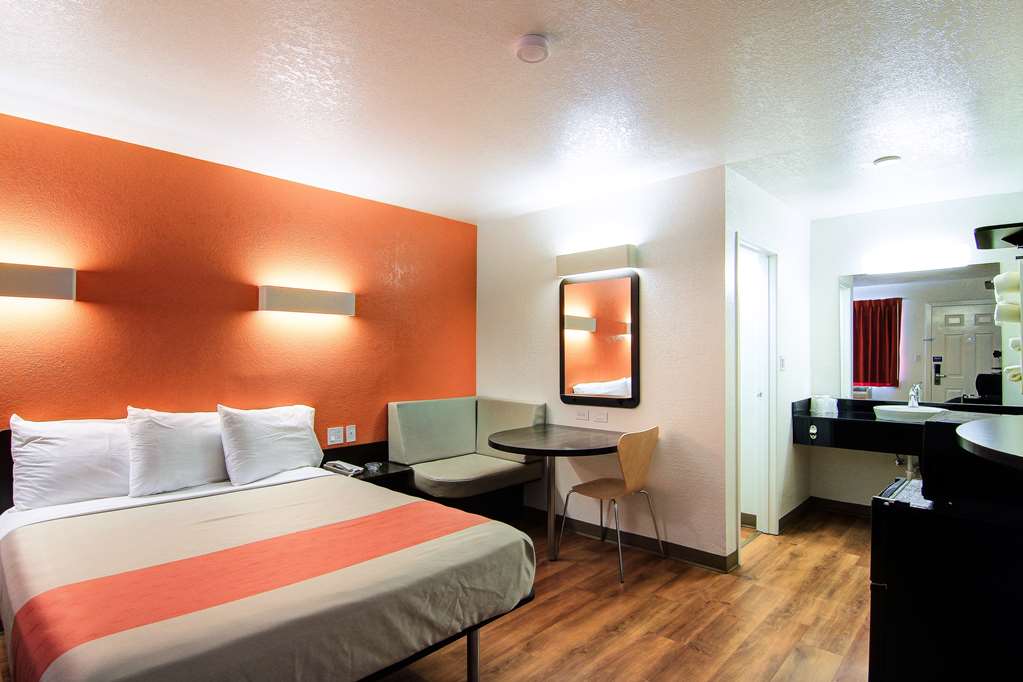 Motel 6 Old town Scottsdale Fashion Square - photo 6