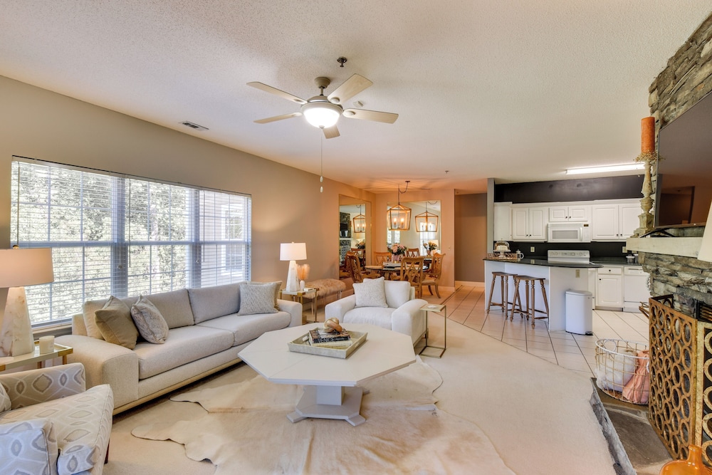 Kingwood Resort Condo with Golf Course Views - photo 7