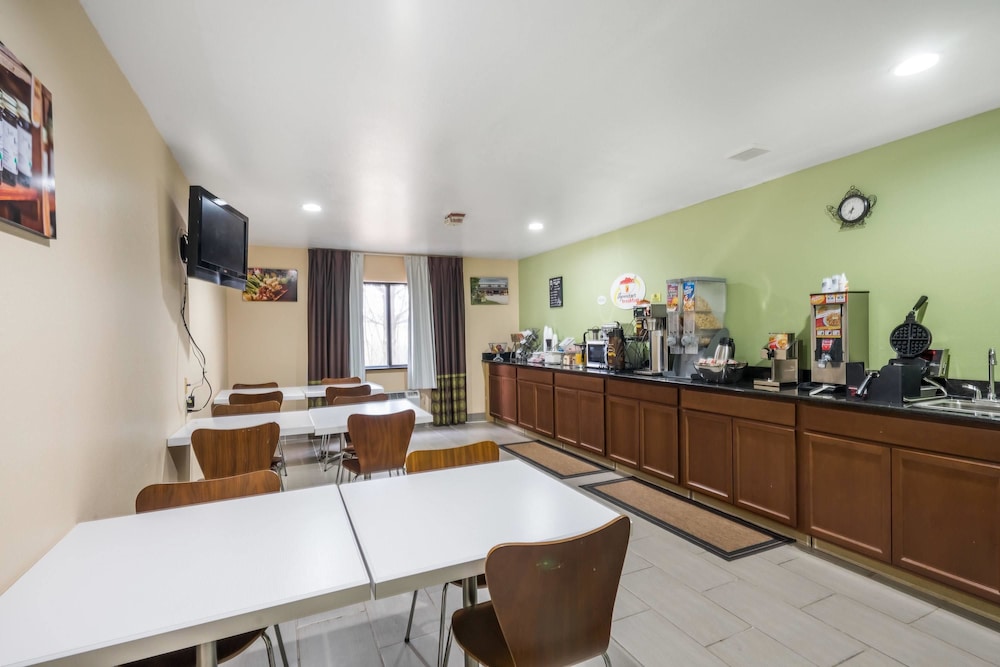 Super 8 by Wyndham Munfordville KY - photo 17