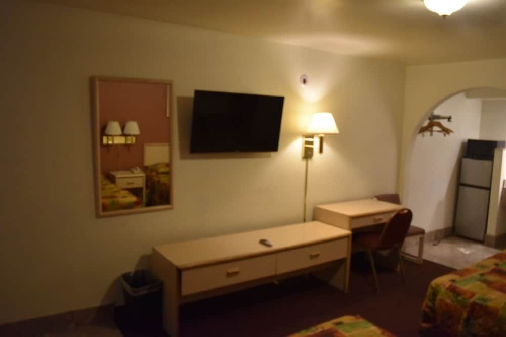 Travelodge by Wyndham Farmington - photo 12