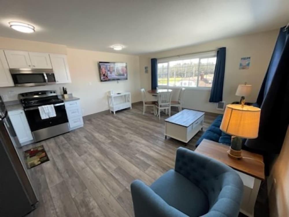 The Coastal Inn and Suites - photo 104