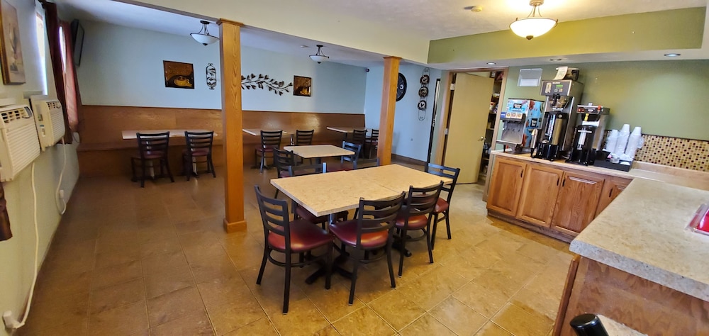 Cottonwood Inn and Conference Center - photo 29