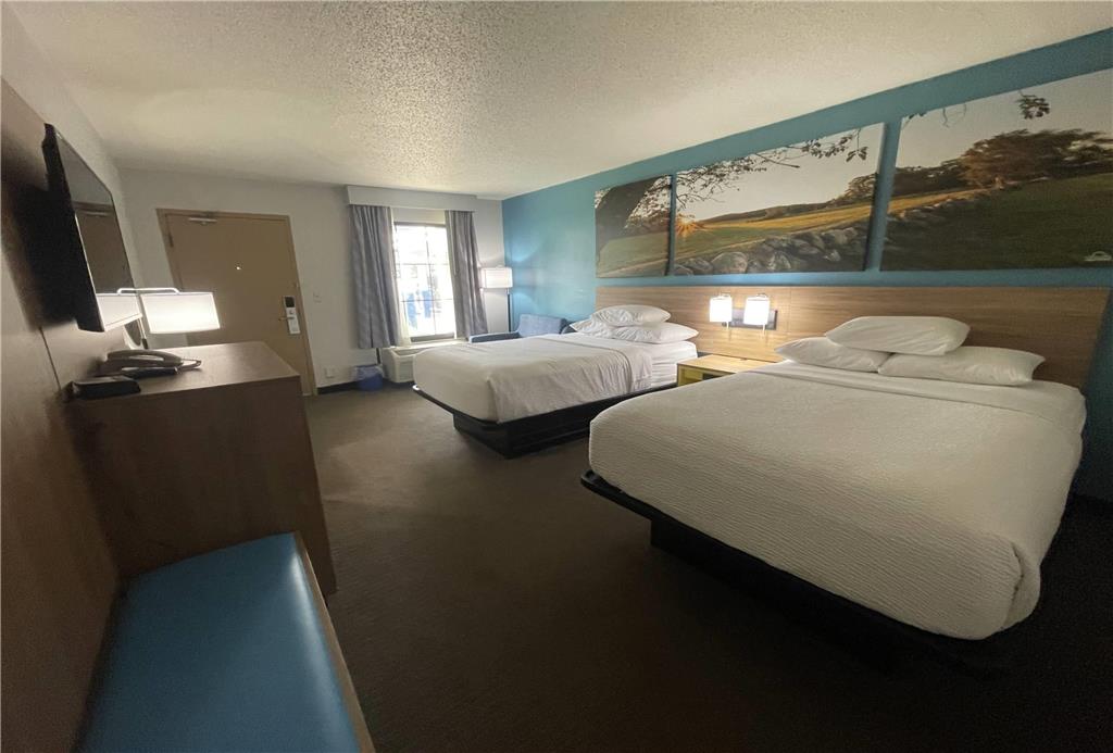 Days Inn & Suites by Wyndham York - photo 6