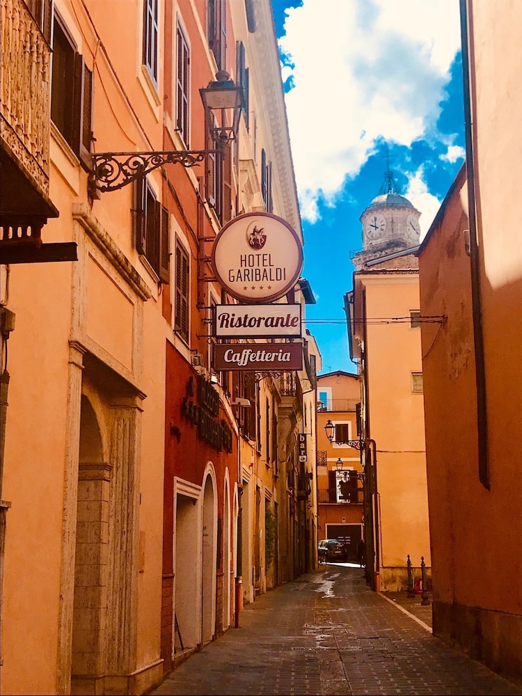 Hotel Ristorante Garibaldi — 4-Star Luxury Hotel in Frosinone, Italy