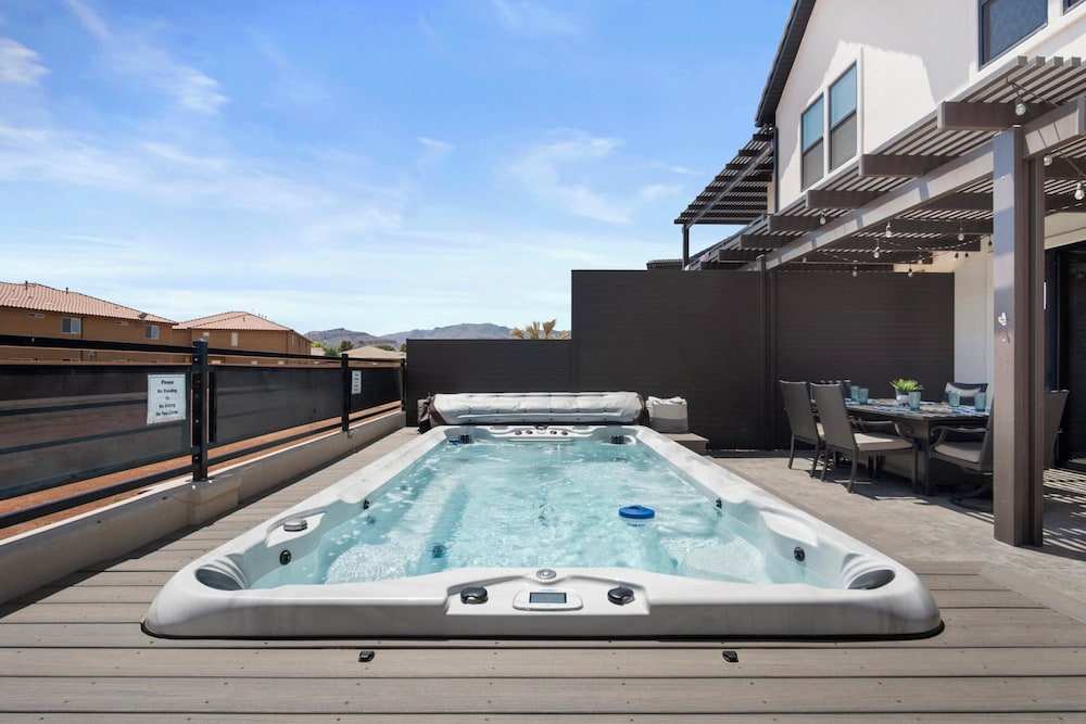 Adventure Awaits in Ocotillo — hotel in Santa Clara