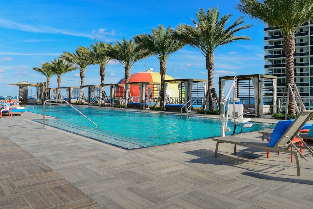 Beachfront Condo with Comfort Light & Ocean View Hollywood — 4-Star Luxury Hotel in Hollywood, United States