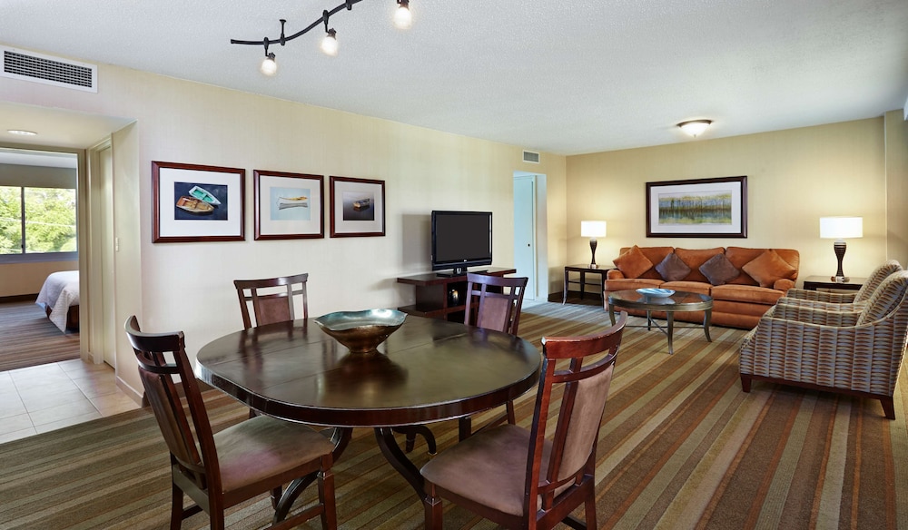 Embassy Suites by Hilton Parsippany - photo 21