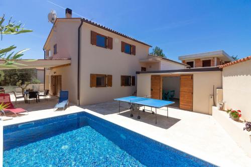 Beautiful villa Cissana with private pool near the beach by WiiBuk — 4-Star Luxury Hotel in Vodnjan, Croatia