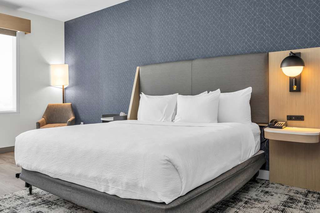 La Quinta Inn & Suites by Wyndham San Jose Airport Downtown - photo 66