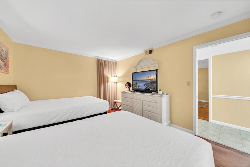 Edgewater Tower 1 411 - photo 5