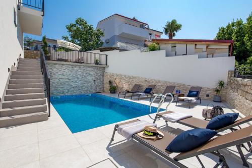Villa Frankola With Pool — 4-Star Luxury Hotel in Crikvenica, Croatia