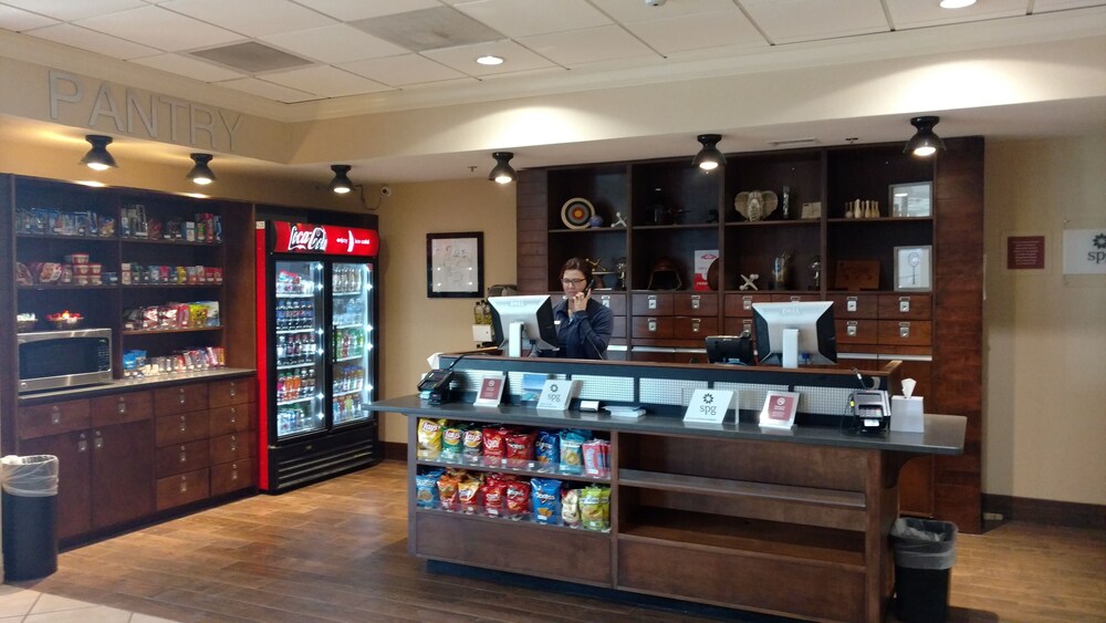 Four Points by Sheraton Kansas City Airport - photo 32