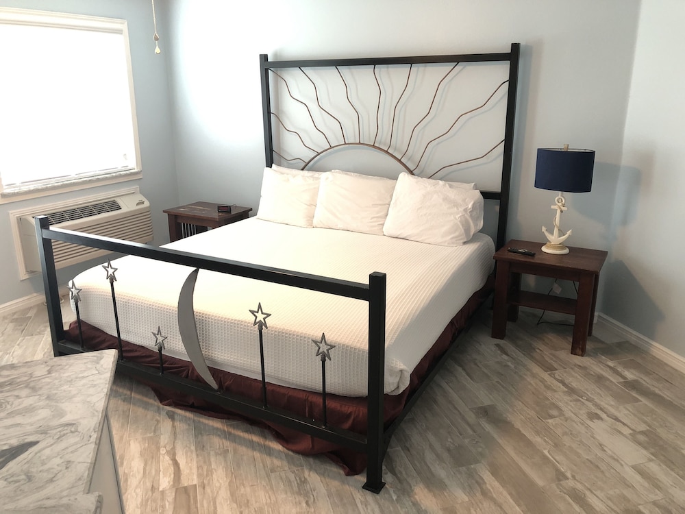 Beachgate CondoSuites & Motel - photo 9