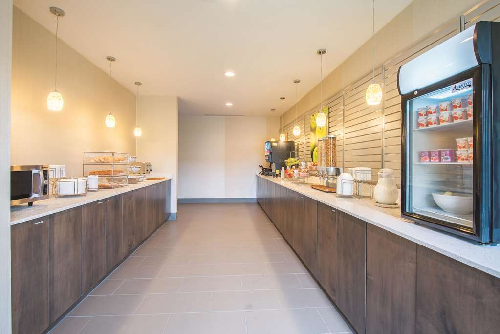 La Quinta Inn & Suites by Wyndham York - photo 31