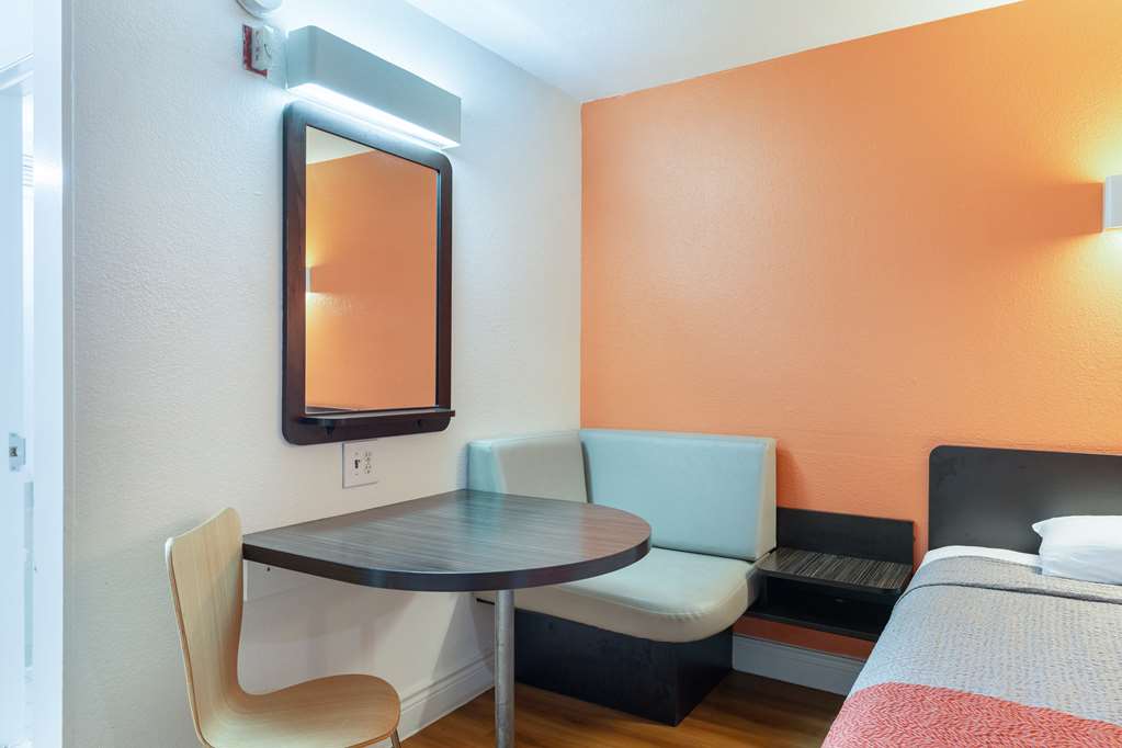 Motel 6 Houston TX East - photo 9