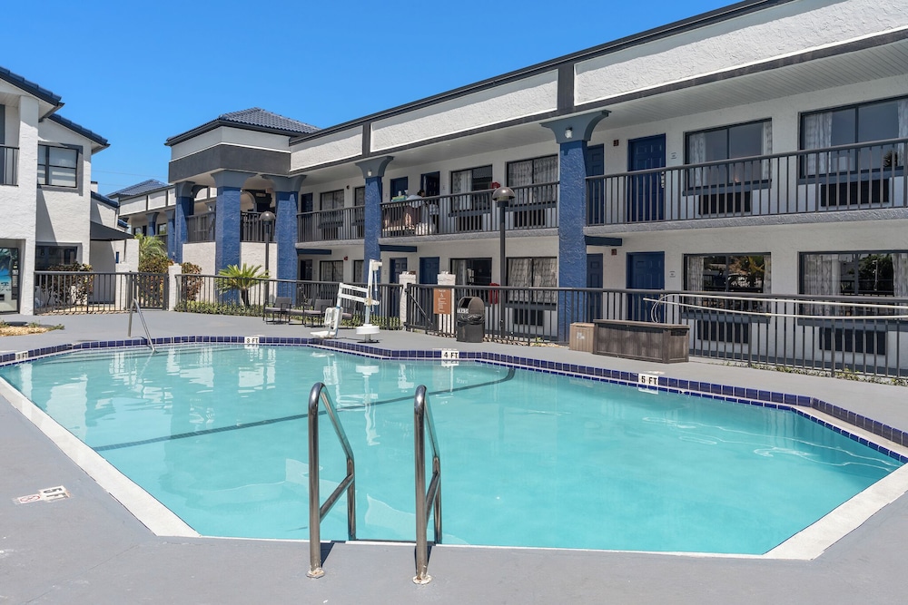 Baymont by Wyndham Orlando East - photo 27