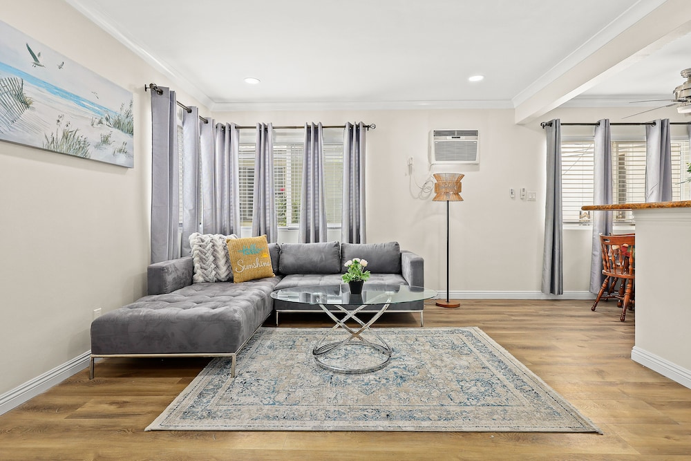 Bright&Cozy Getaway 10min to Downtown LA — 4-Star Luxury Hotel in Alhambra, United States