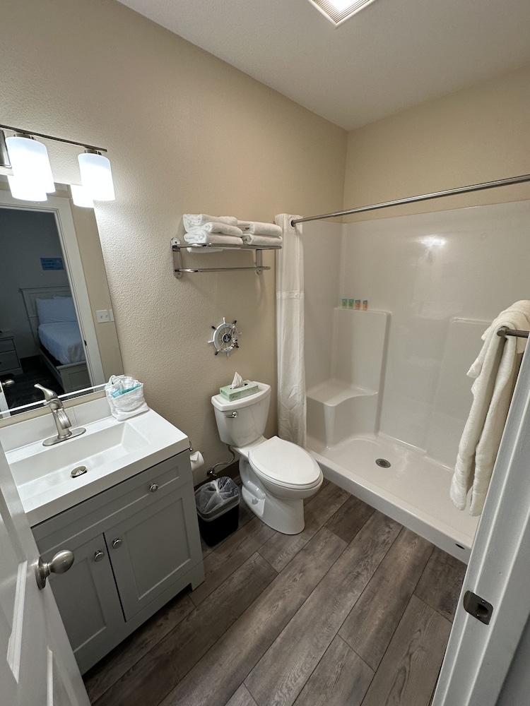 The Coastal Inn and Suites - photo 132