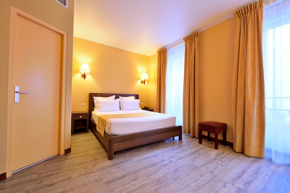 Hotel Capitole — Beausoleil — photo 5